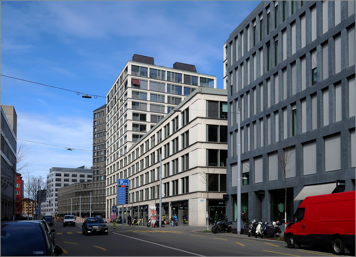 Europaallee Zrich -

Blick die Lagerstrae entlang nach Westen. Rechts angeschnitten ein Gebude von Max Dudler auf dem Baufeld C. In Bildmitte Baufeld E (Caruso St John und Vaquer Architekten). Links folgen noch die Gebude auf den Baufeldern G und H.

12.03.2019 (M)