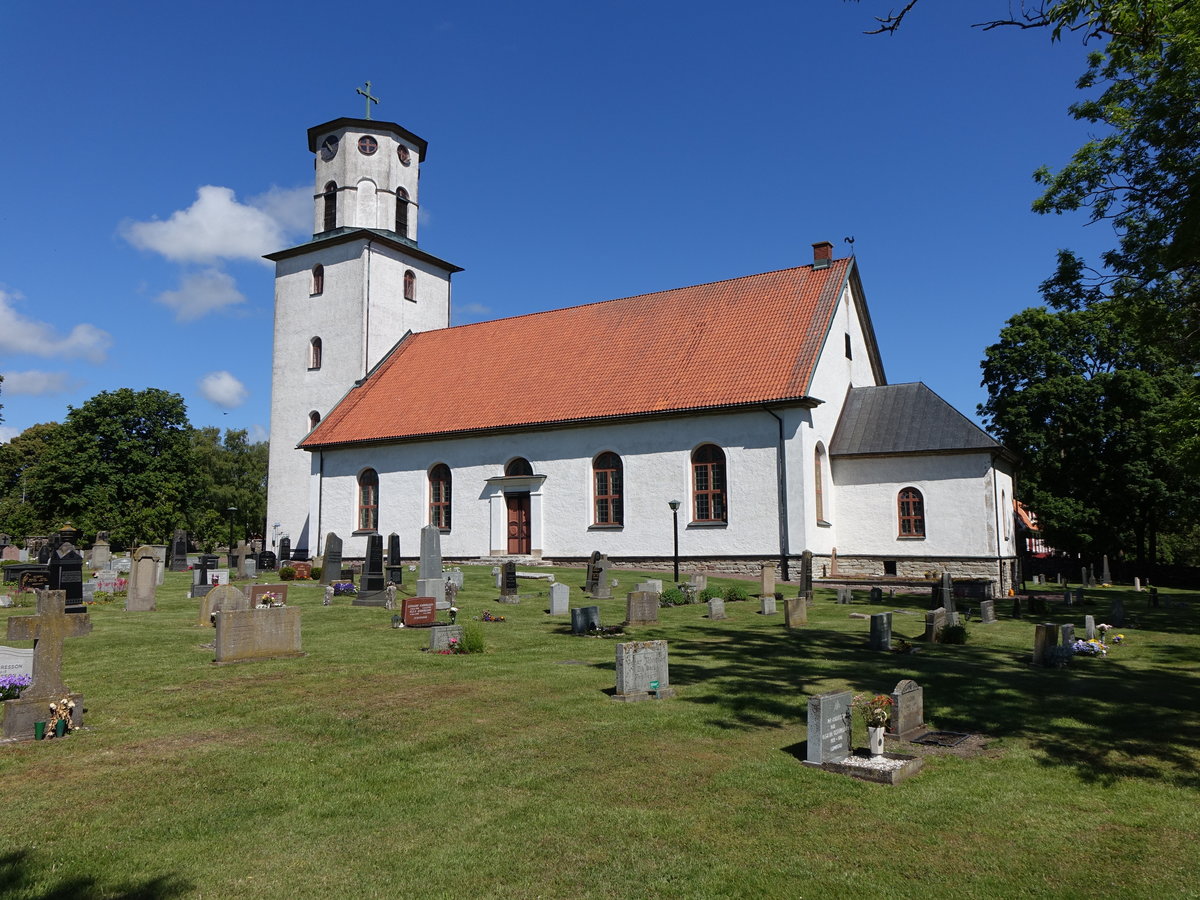 Ev. Kirche in Runsten, erbaut von 1835 bis 1836 im neoklassizistischen Stil (13.06.2016) 