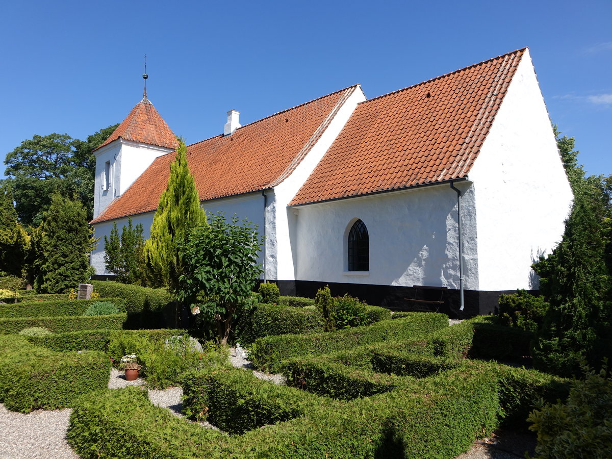 Ev. Kirche in Uggerslev, erbaut im 11. Jahrhundert, Kirchturm um 1700 (06.06.2018)