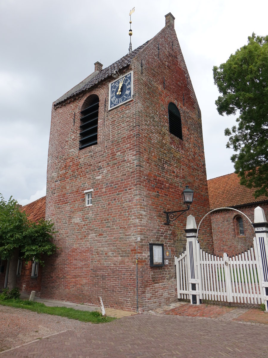 Ezinge, niederl. Ref. Kirche, einschiffige Kirche erbaut im 13. Jahrhundert (27.07.2017)