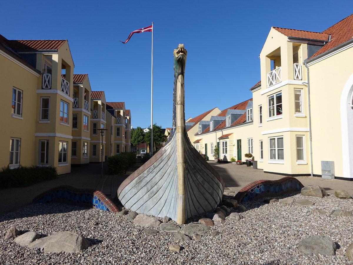 Faaborg, Modell eines Wikingerschiffs in der Holkegade (06.06.2018)