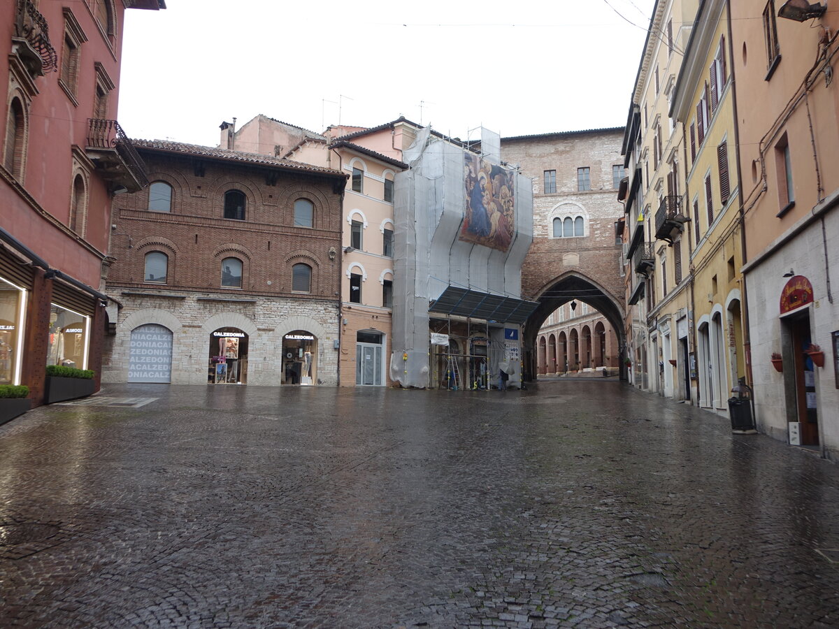 Fabriano, Stadttor am Corso della Repubblica (30.03.2022)