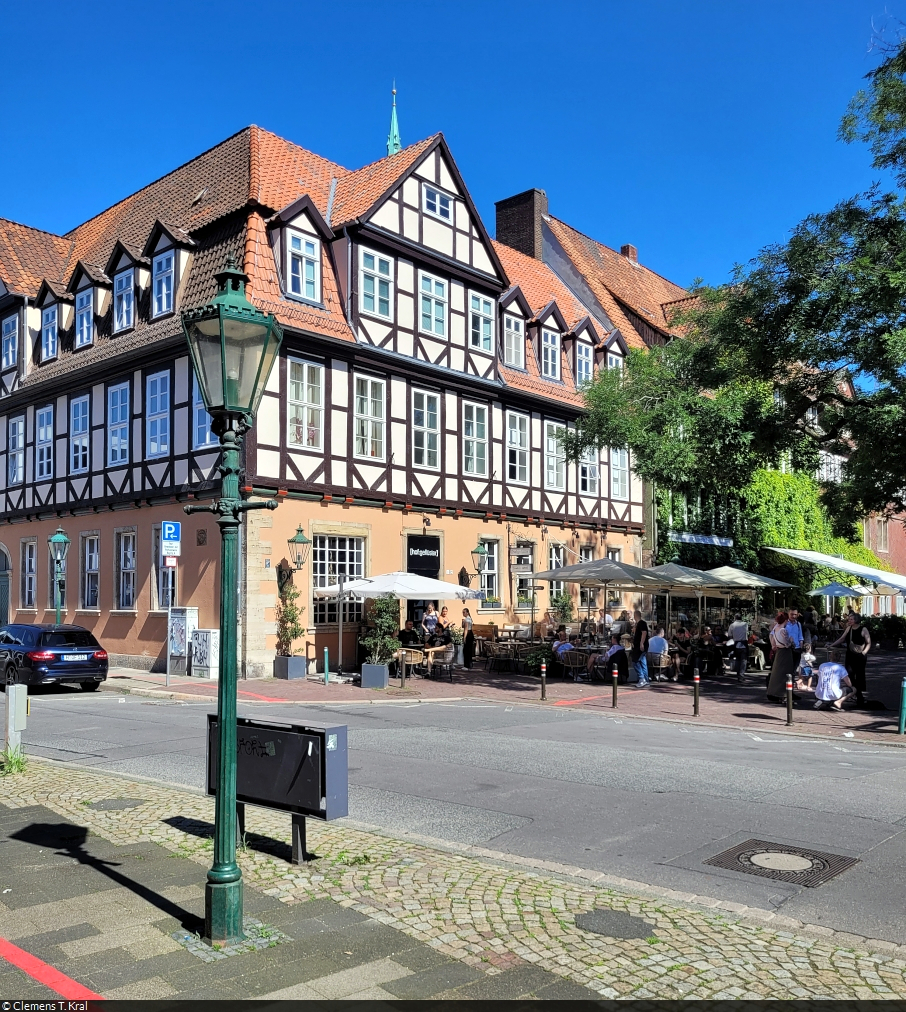 Fachwerk-Ensemble am Ballhofplatz in der Altstadt von Hannover. Dort befindet sich auch ein Theater.

🕓 20.8.2023 | 12:12 Uhr