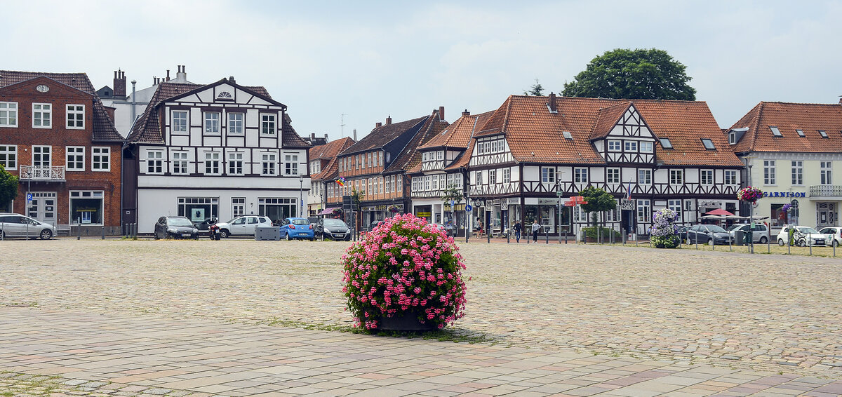 Fachwerkhuser am Paradeplatz in Rendsburg. Aufnahme: 29. Juni 2021.