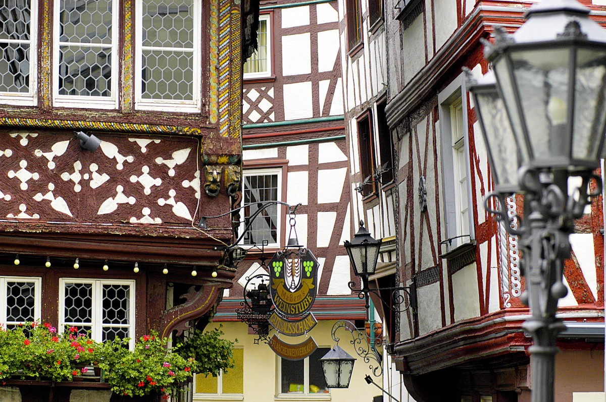 Fachwerkhuser in Bernkastel-Kues. Aufnahme: Juli 2007.