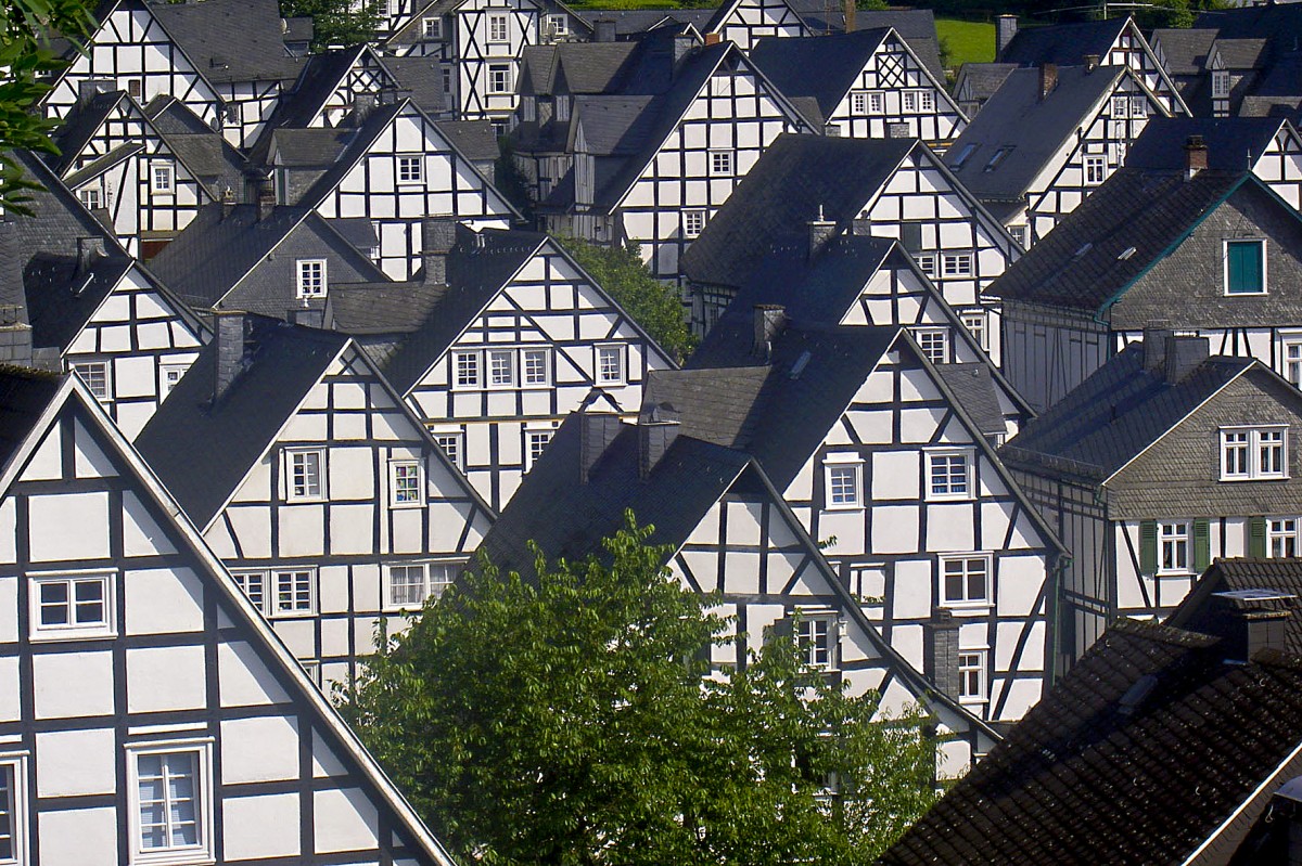 Fachwerkhuser in Freudenberg im historischen Siegerland. Aufnahme: Juli 2005.