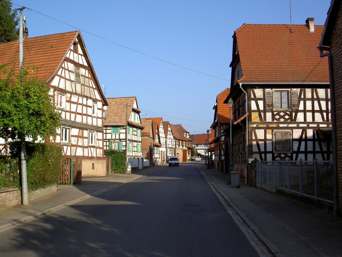 Fachwerkhuser in der Grand Rue von Froeschwiller (03.10.2014)