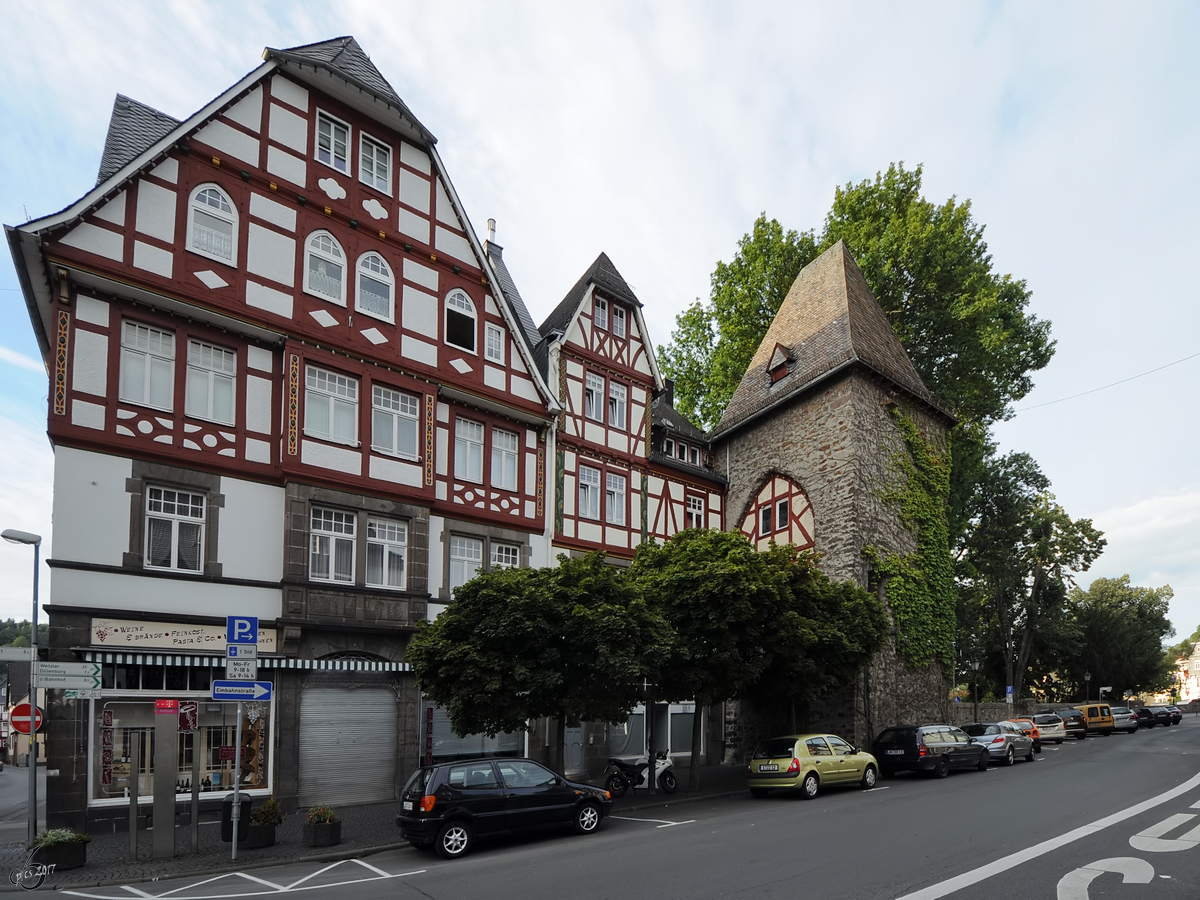 Fachwerkhuser und der Leonhardsturm im Stadtkern von Herborn. (September 2012)