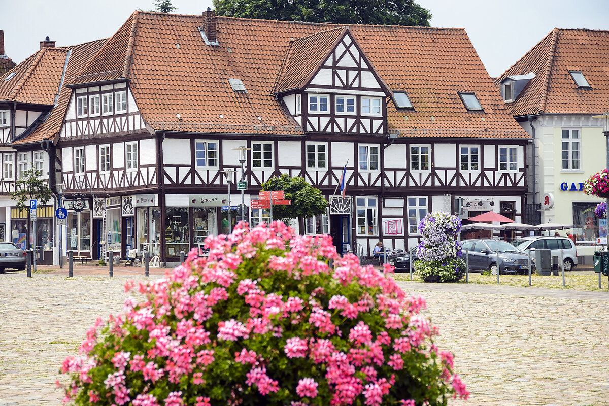 Fachwerkhaus am Paradeplatz in der alten Garnisionsstadt Rendsburg. Aufnahme: 29. Juni 2021.