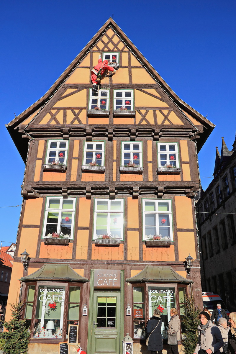 Fachwerkhaus am Rathhausplatz in Quedlinburg am 03. Dezember 2016.