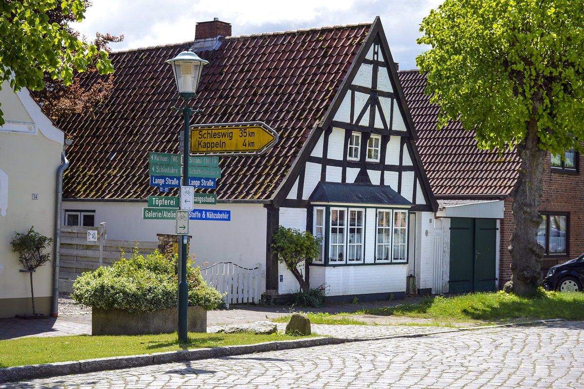 Fachwerkhaus an der Langen Strae in Arnis an der Schlei. Aufnahme: 11. Mai 2020.