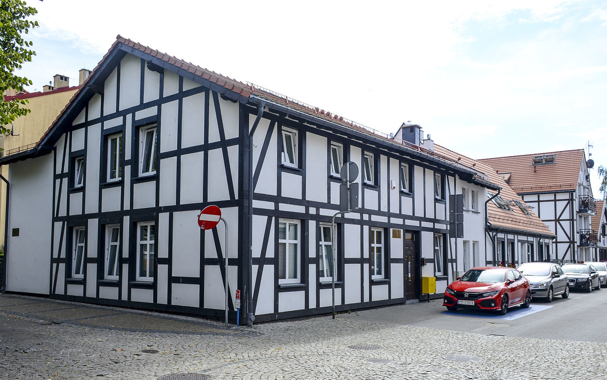 Fachwerkhaus in Ustka (Stolpmnde) in Hinterpommern. Aufnahme: 21. Oktober 2020.