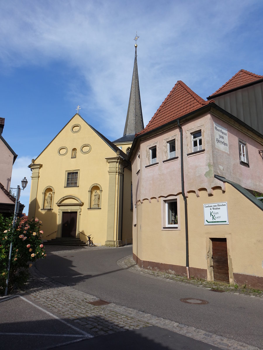 Fahr, katholische Pfarrkirche St. Johannes Baptist, Chorturmkirche mit sptgotischem Turm, erbaut 1726 durch Jakob Bauer (28.05.2017)