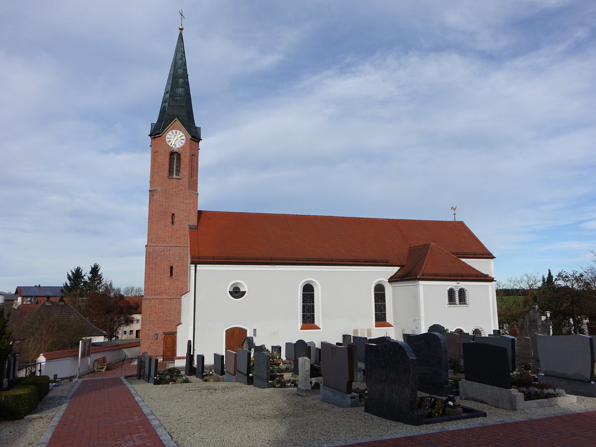 Failnbach, kath. St. Georg Kirche, Saalkirche mit Westturm und geradem Chorschluss, im Kern romanisch und gotisch (21.11.2016)