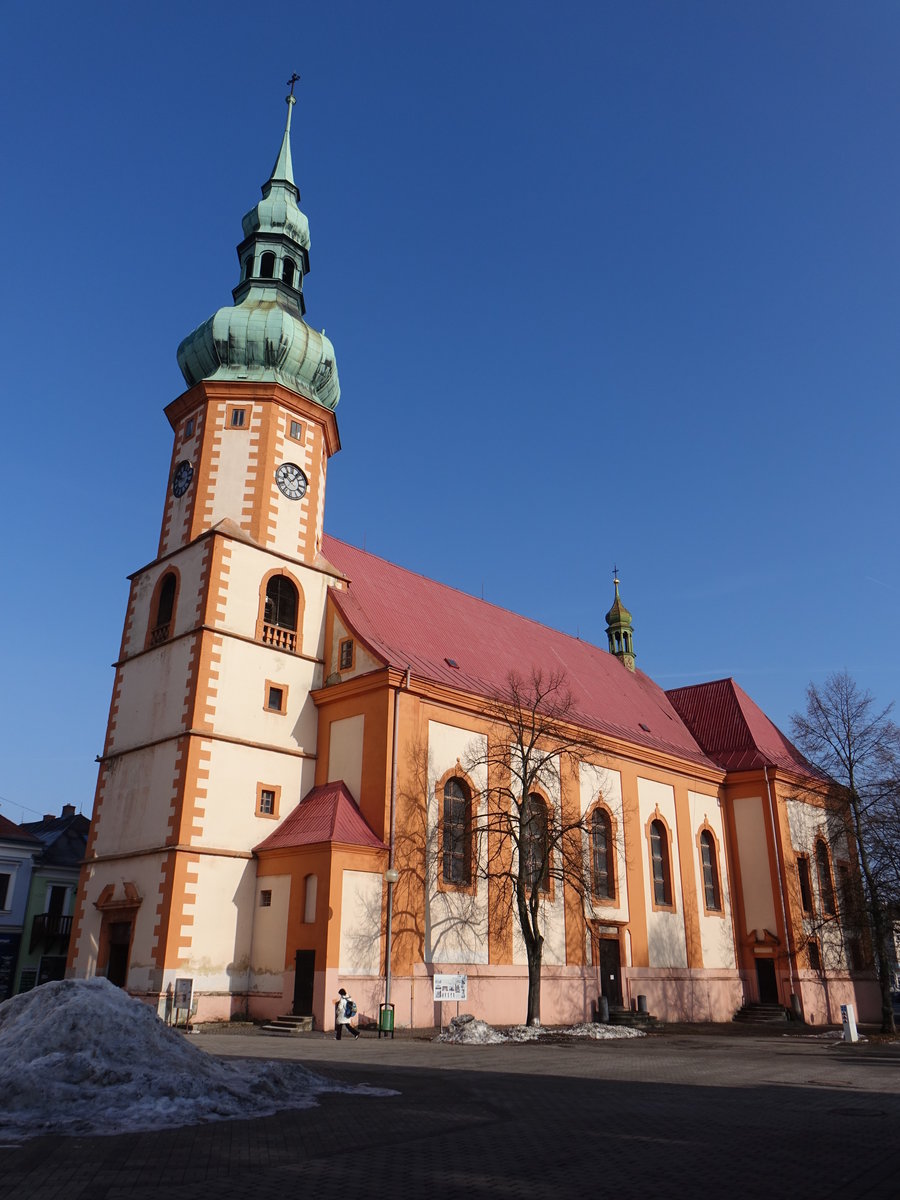 Falkenau a. d. Eger / Sokolov, Pfarrkirche St. Jakob, einschiffige barocke Kirche mit Westturm, erbaut von 1671 bis 1673 (19.02.2016)