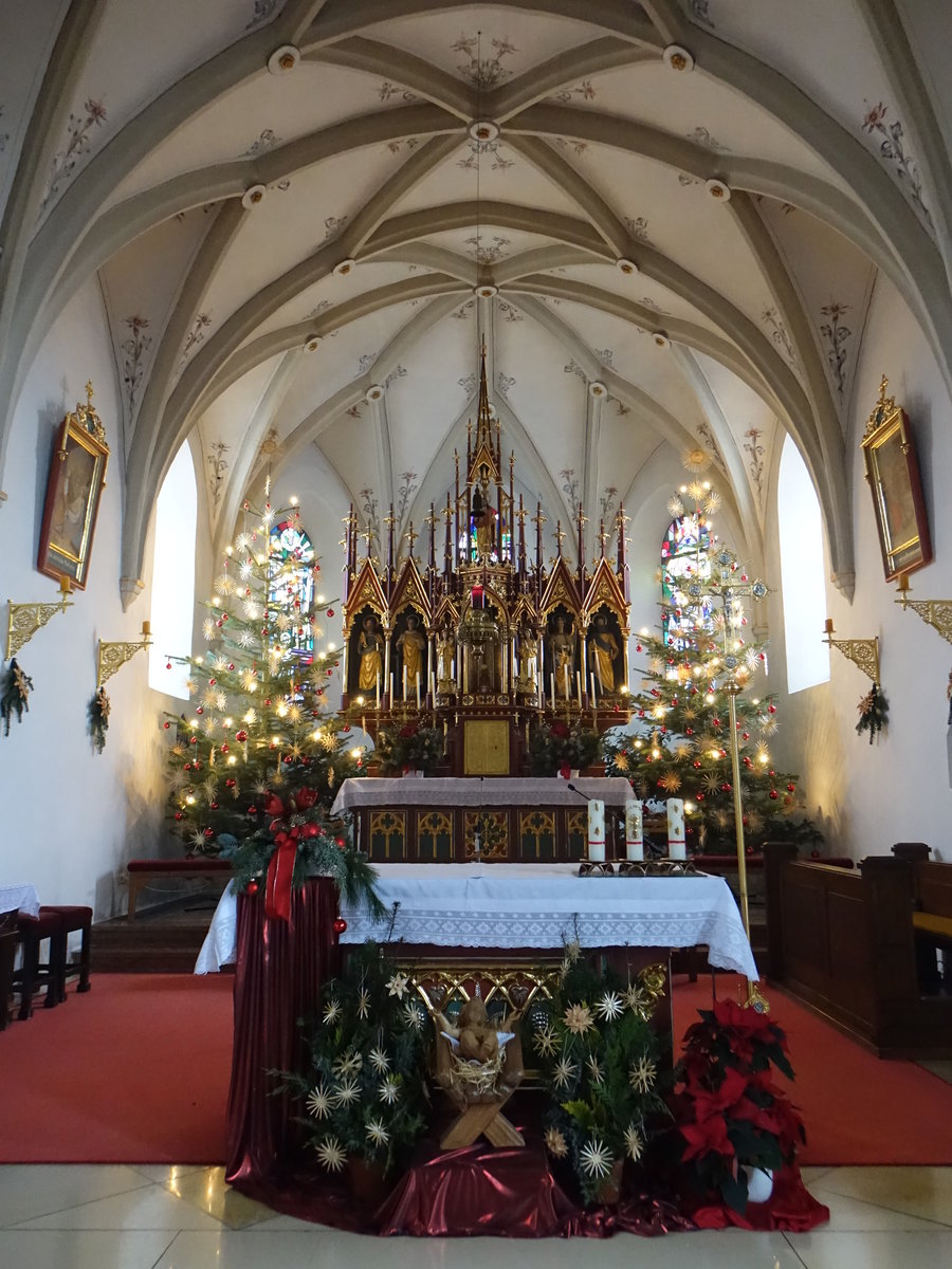 Falkenberg, neugotischer Hochaltar in der St. Laurentius Kirche (25.12.2016)
