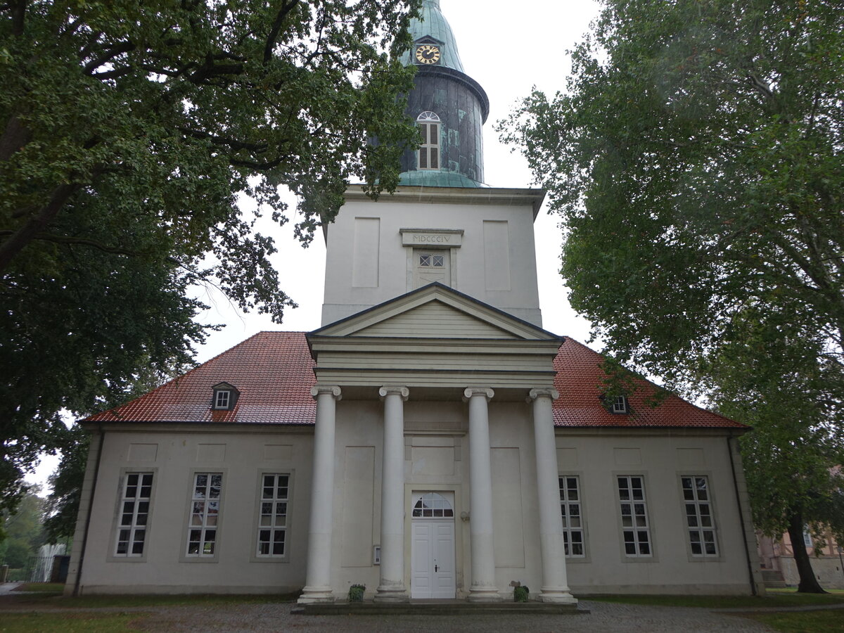 Fallersleben, evangelische St. Michaelis Kirche, erbaut 1805 durch Christian Gottlob Langwagen (16.09.2025)
