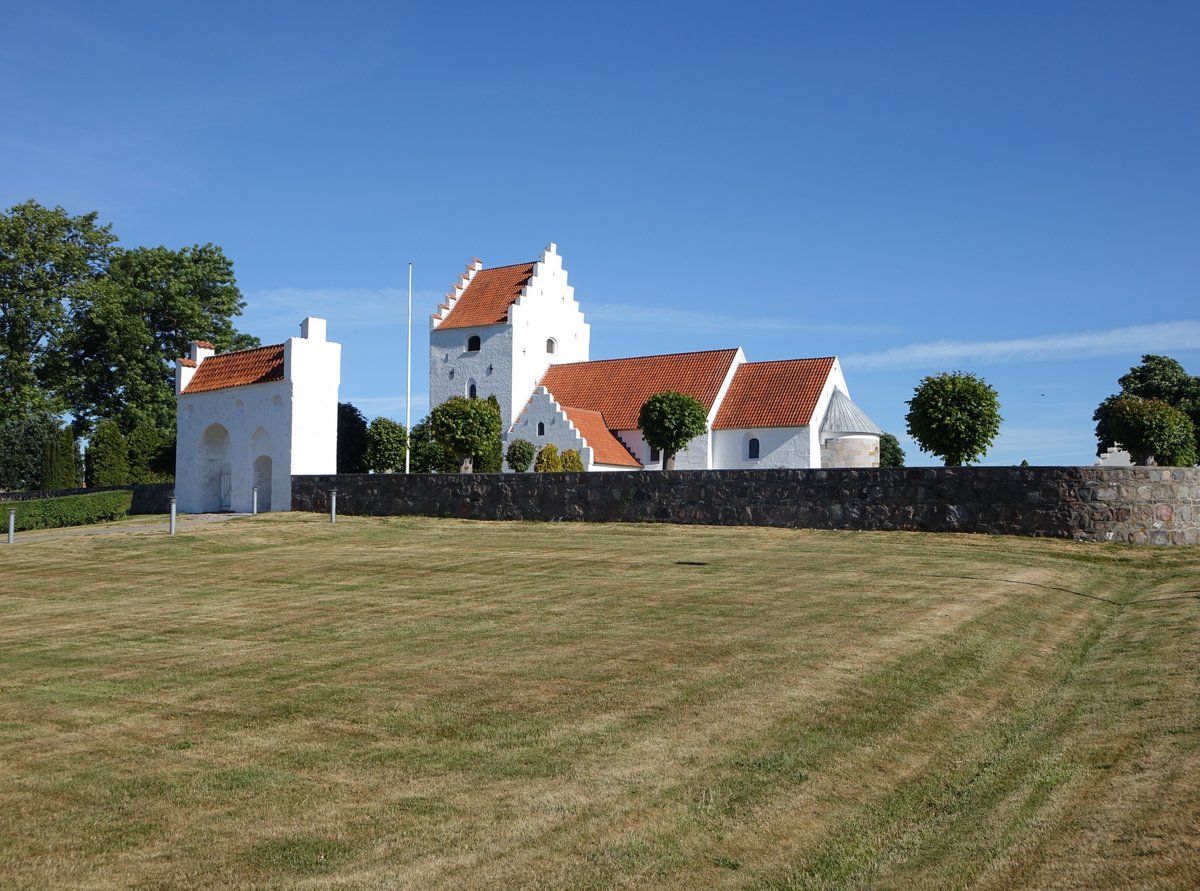 Falling, romanische Ev. Kirche, erbaut im 11. Jahrhundert (07.06.2018)