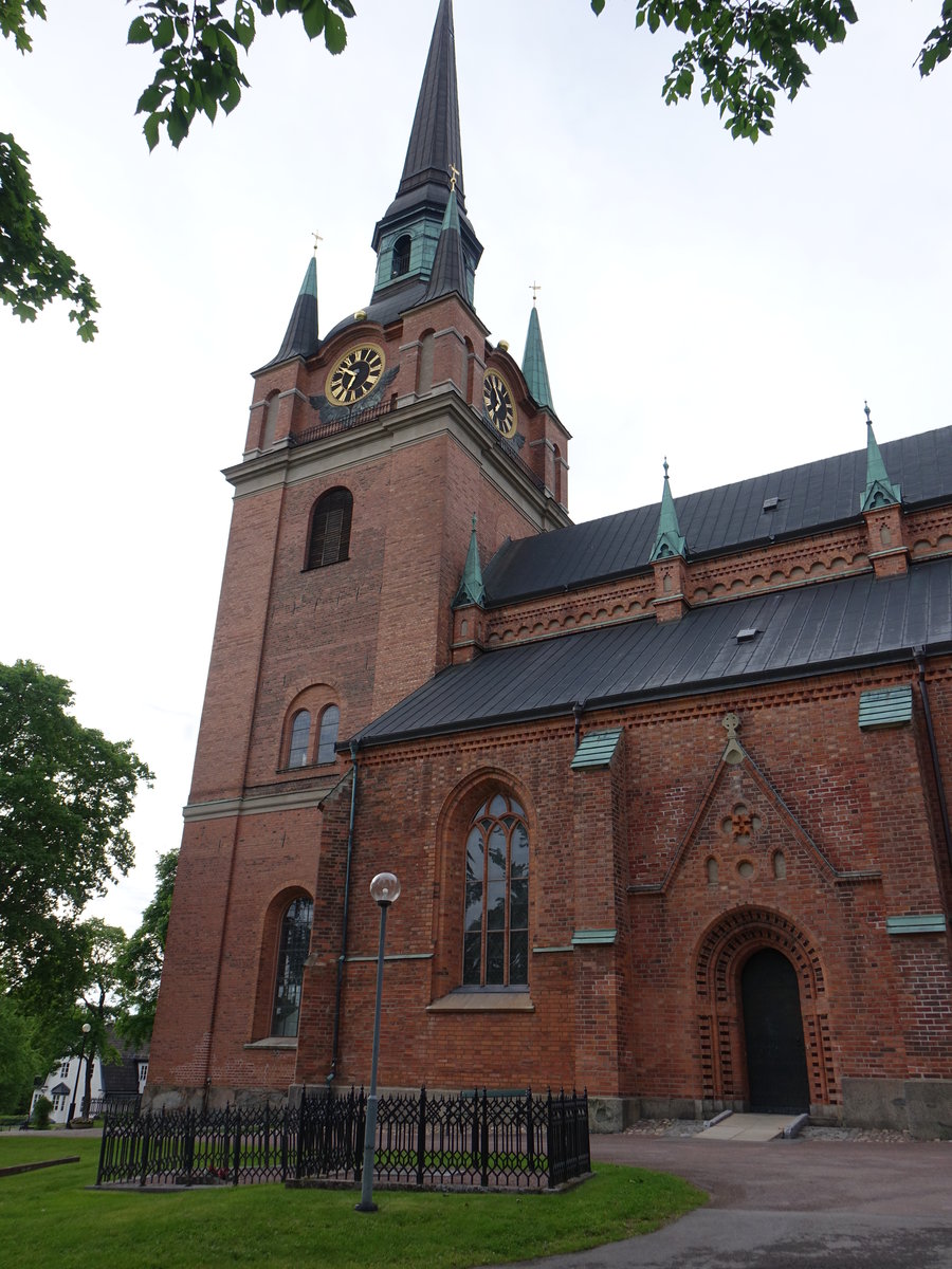 Falun, Kopparbergskyrkan, Kupferbergkirche St. Marien, erbaut im 14. Jahrhundert als dreischiffige Basilika (15.06.2017)