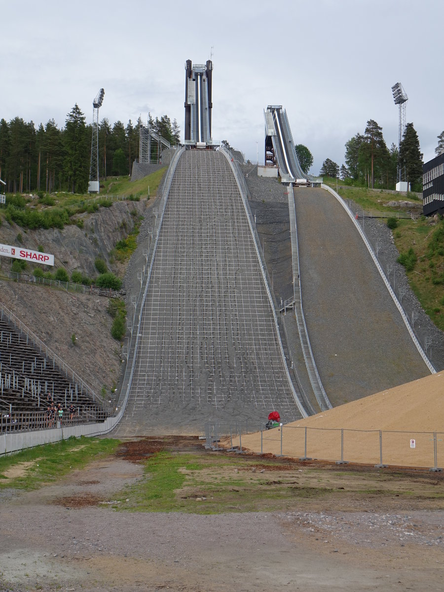 Falun, Lugnet-Sprungschanzen, erbaut vom Verein Holmens IF fr die Nordischen Skiweltmeisterschaften 1974 (15.06.2016)