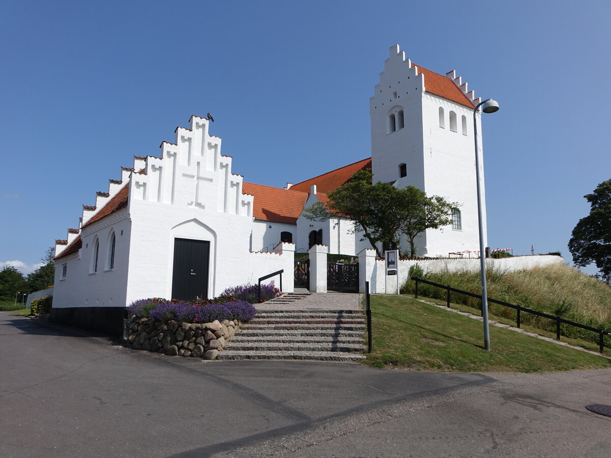 Farevejle, evangelische Kirche, Kirchenschiff 11. Jahrhundert, Kirchturm 14. Jahrhundert, Sakristei und Seitenkapelle erbaut um 1500 (17.07.2021)