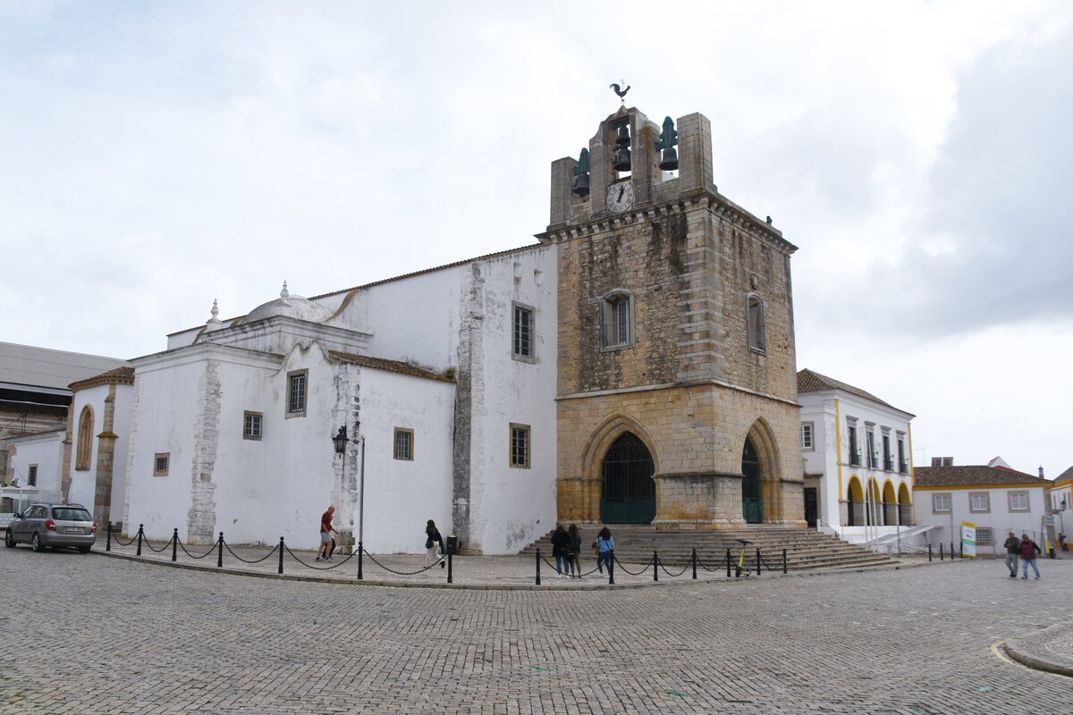 FARO, 12.03.2022, Blick vom Largo da S auf die Kathedrale (portugiesisch: S)