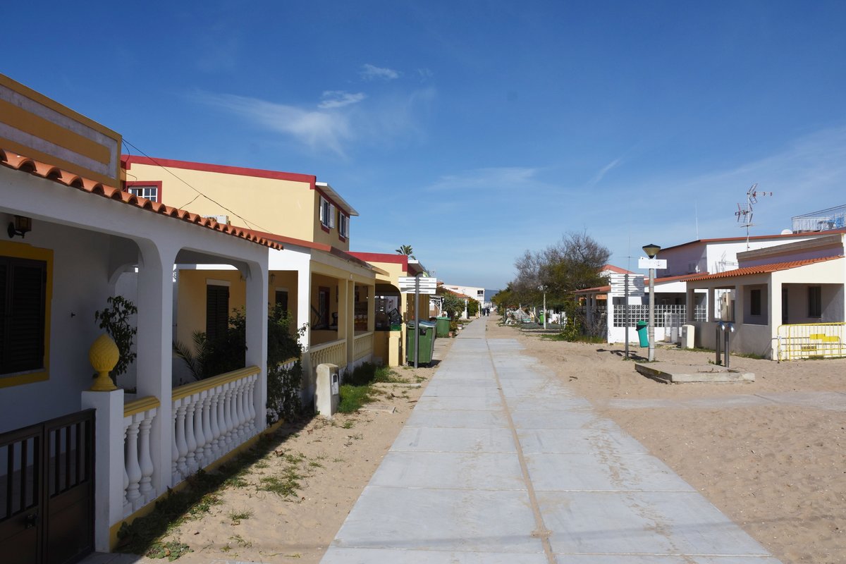 FARO (Concelho de Faro), 06.02.2019, die Siedlung Culatra auf der gleichnamigen Insel (eigentlich  nur  eine Sandbank), gelegen im Naturschutzgebiet Ria Formosa