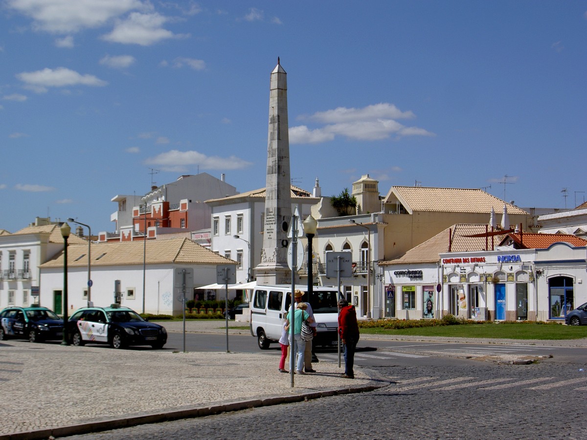 Faro, Obelisk am Praca de Republica (25.05.2014)