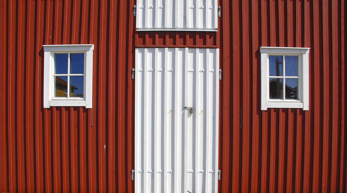 Fassade eines Holzhauses an der Smgenbryggan in der schwedischen Ortschaft Smgen.
Aufnahme: 2. August 2017.
