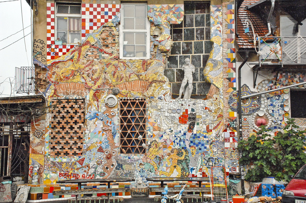 Fassade in der Freistadt Metelkovo Mesto in Ljubljana. Aufnahme: 1. August 2016.