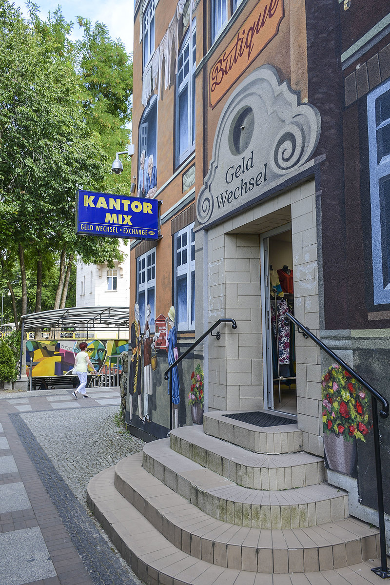 Fassadenmalerei an der Ulica Stefana Starzyńskiego (bis 1945 Bachstrae) in Słupsk (Stolp) in Hinterpommern. Aufnahme: 20. August 2020.