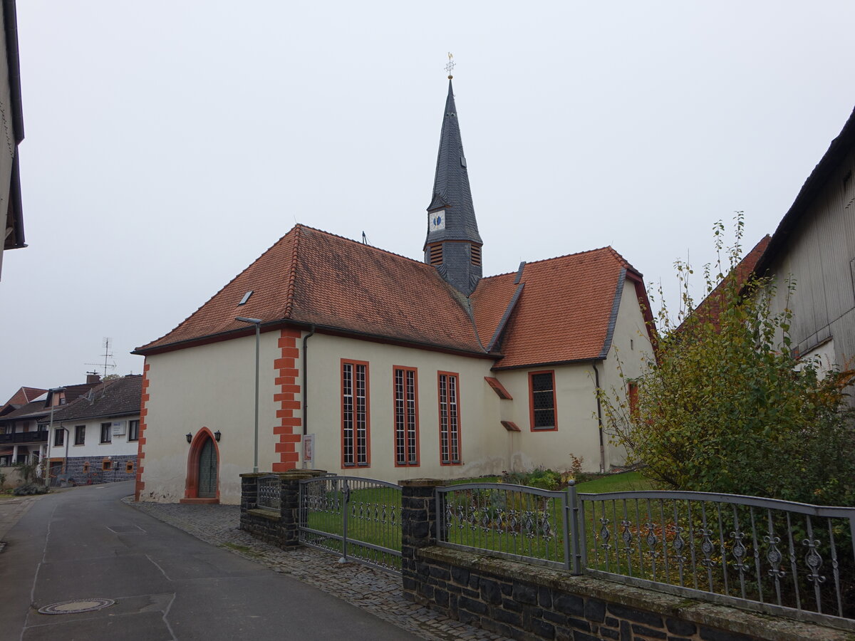 Fauerbach, evangelische Kirche am Kirchweg, erbaut im 13. Jahrhundert (30.10.2021)