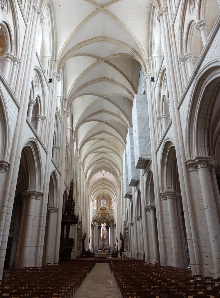 Fecamp, Mittelschiff der Klosterkirche St. Trinite (12.07.2015)