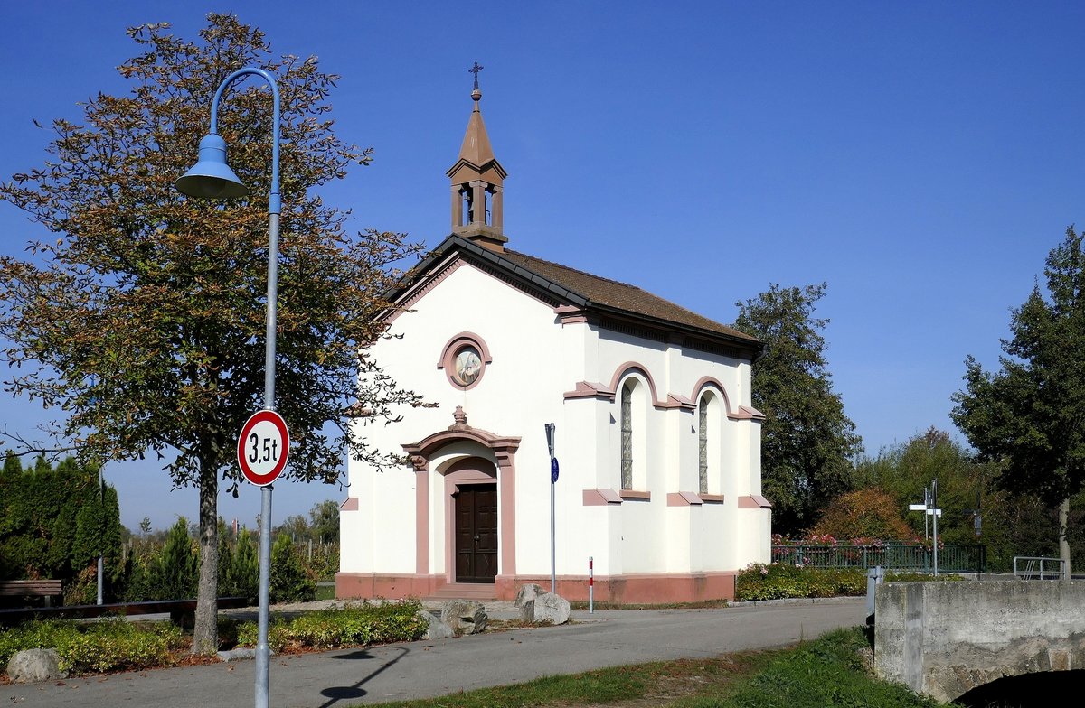 Feldkirch im Markgrflerland, die 1863 errichtete Ottilienkapelle am Ortsrand, Okt.2018