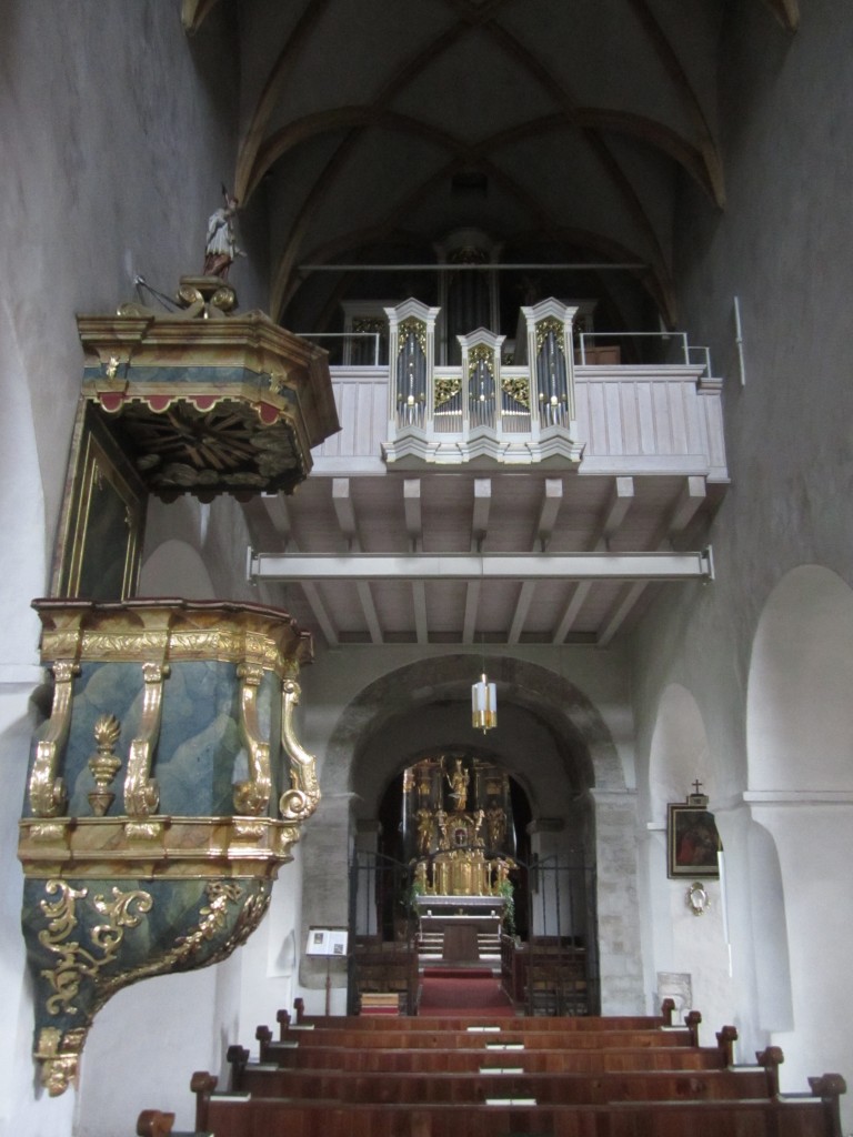 Feldkirchen, Kanzel und Orgelempore der Maria Himmelfahrt Kirche (30.09.2013)