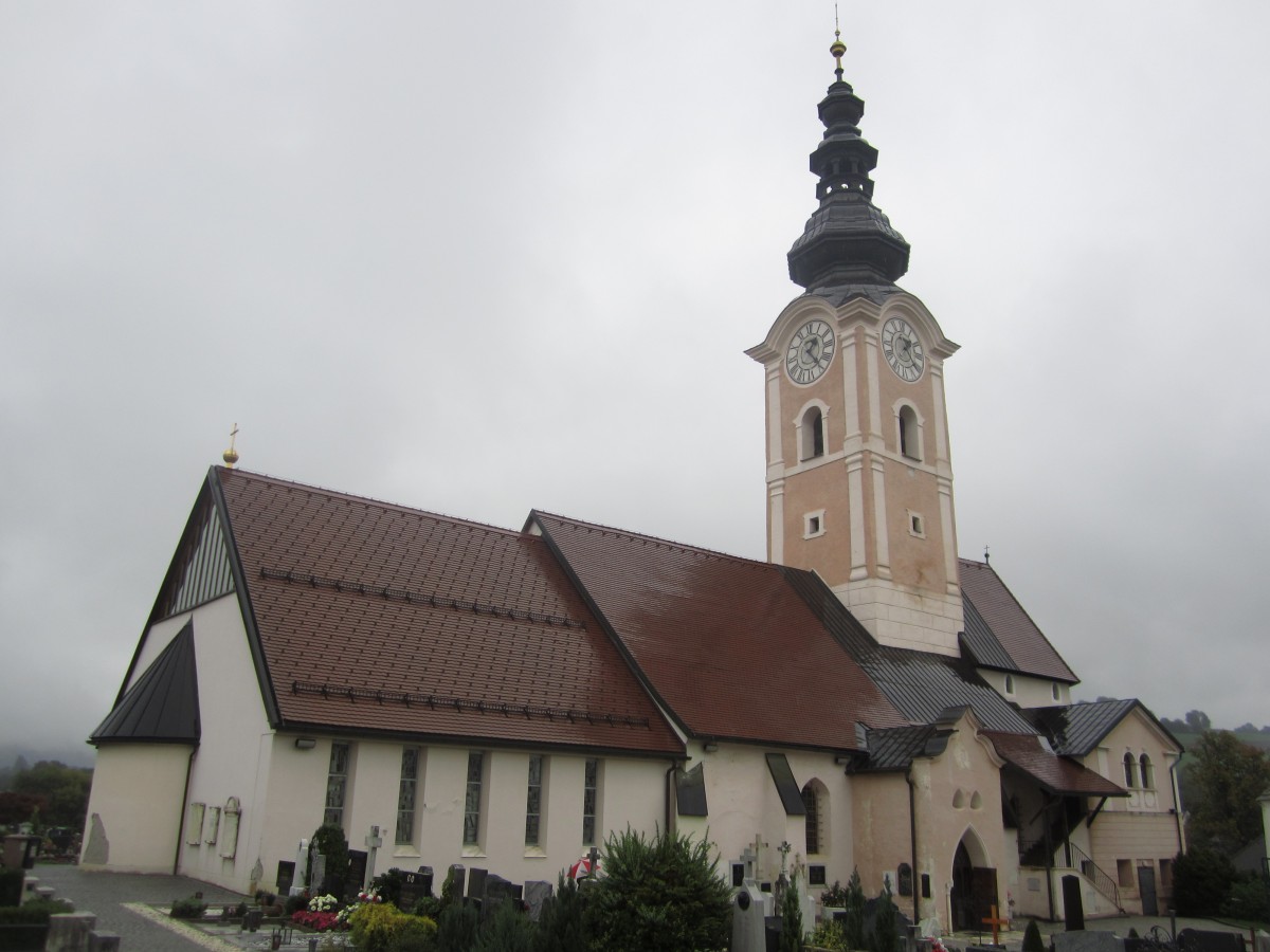Feldkirchen, Pfarrkirche Maria Himmelfahrt, sptromanische Pfeilerbasilika, erbaut ab 1285, sptgotisch verndert im 15. Jahrhundert (30.09.2013)