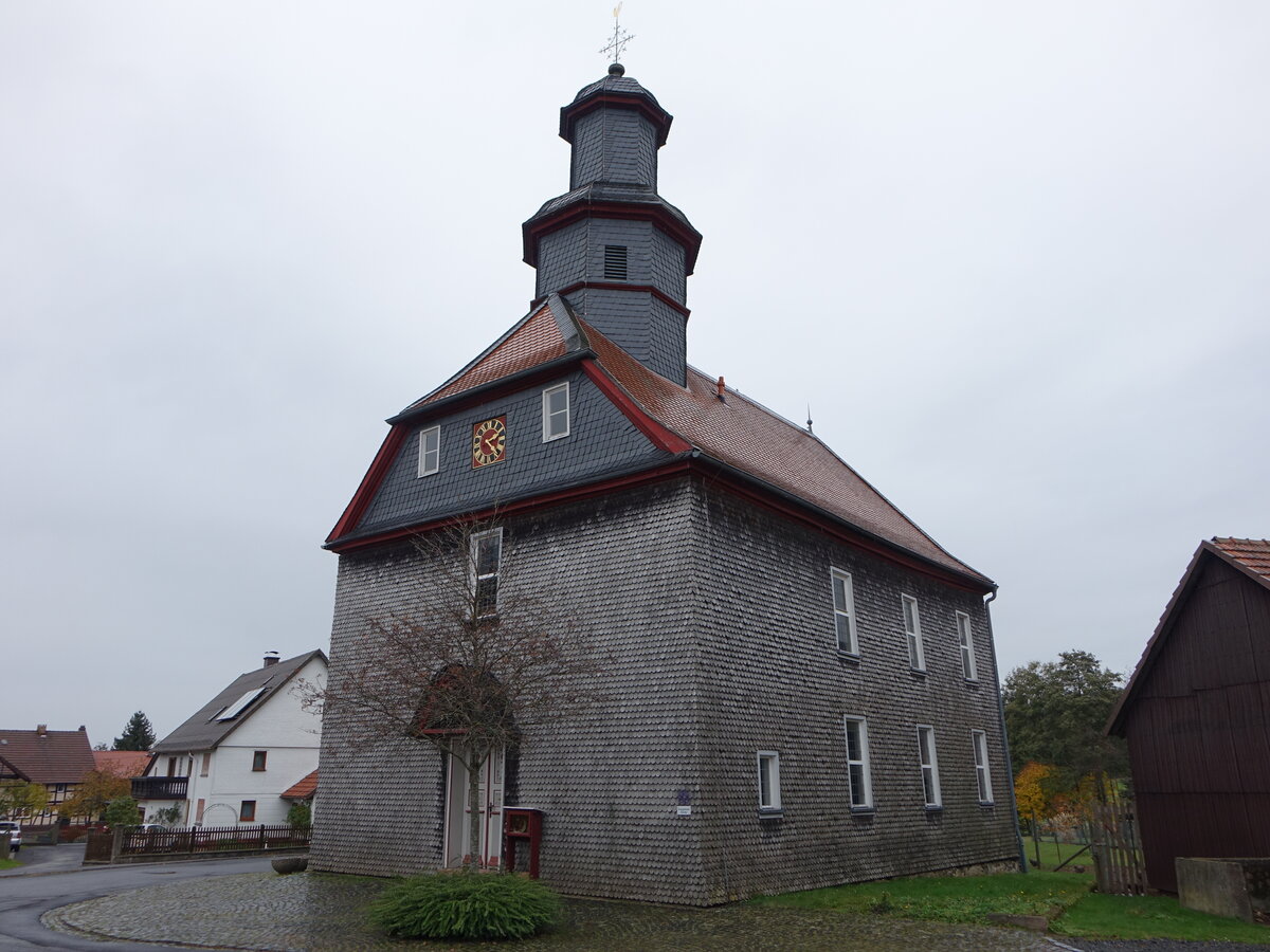 Feldkrcken, evangelischen Kirche in der Schulstrae, erbaut von 1734 bis 1735 durch Helfrich Mller, achteckiger schiefergedeckter Dachreiter (30.10.2021)