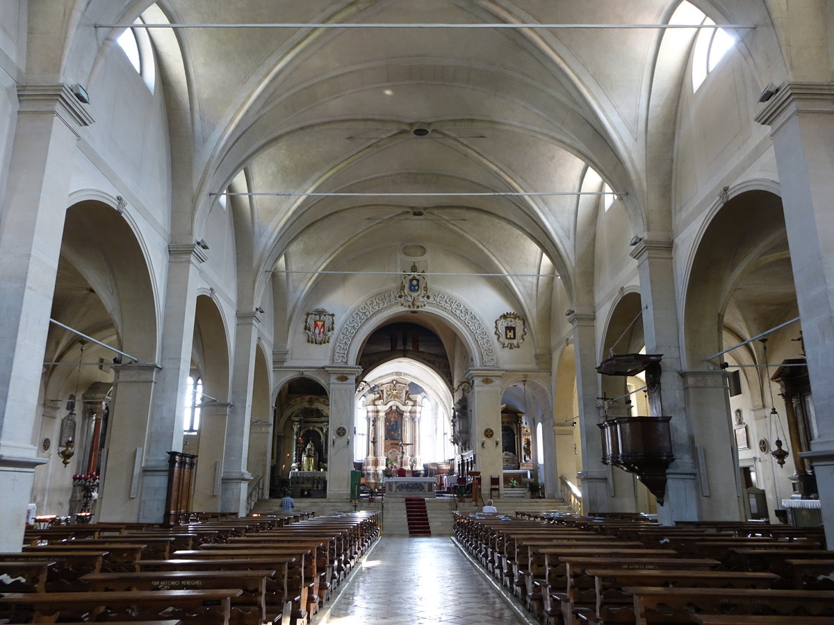 Feltre, Innenraum der Kathedrale San Pietro, Kunstwerke von P. Marescalchi (17.09.2019)