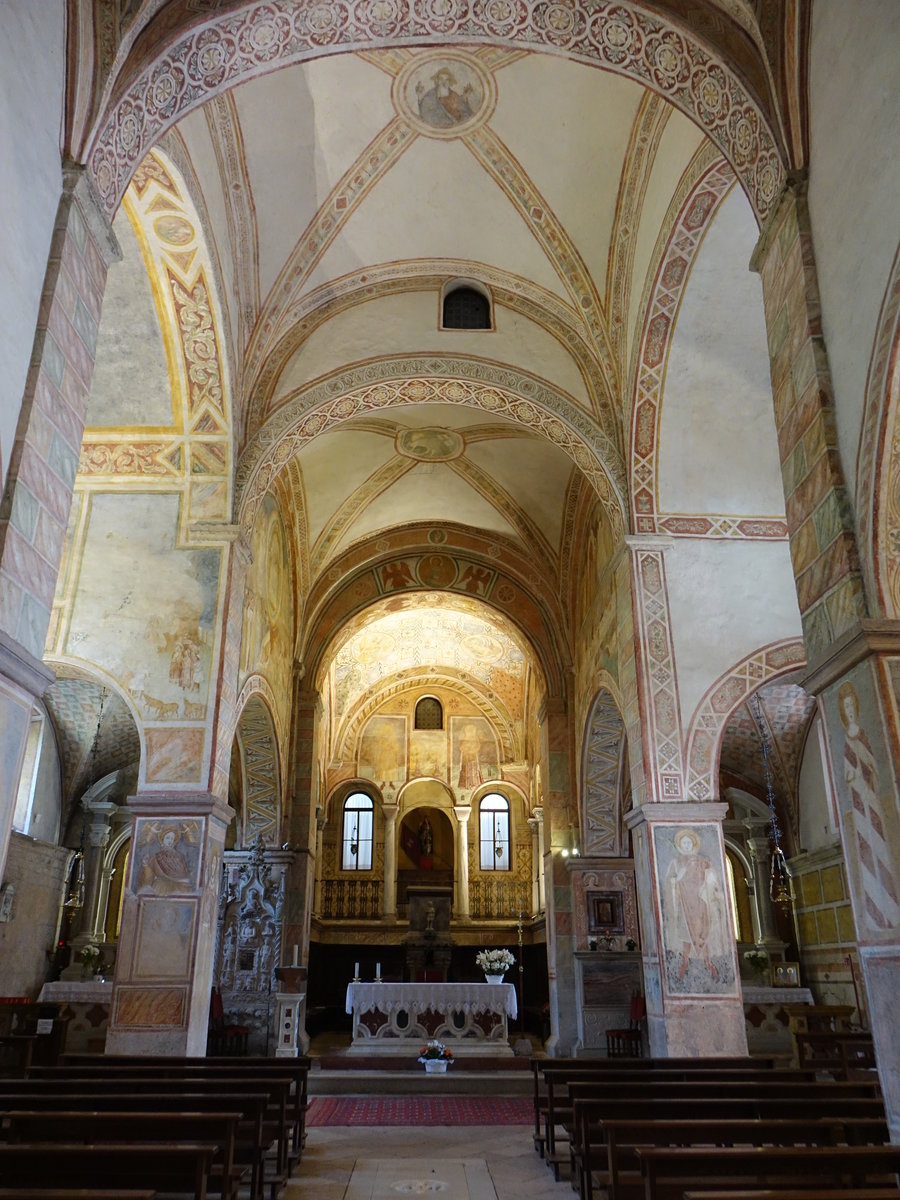 Feltre, Innenraum in der Wallf. Kirche der Heiligen Vittore und Corona (17.09.2019)