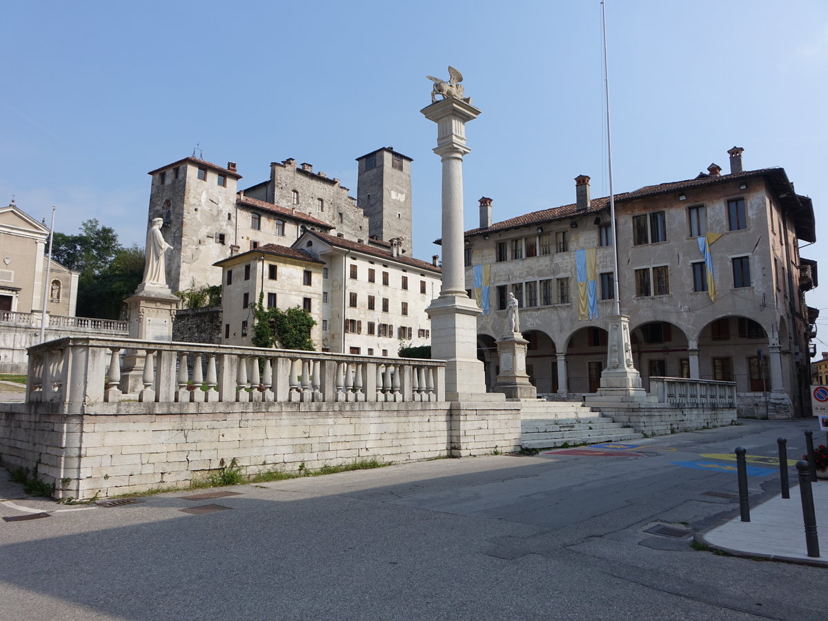 Feltre, lombardischer Brunnen an der Piazza Maggiore (17.09.2019)
