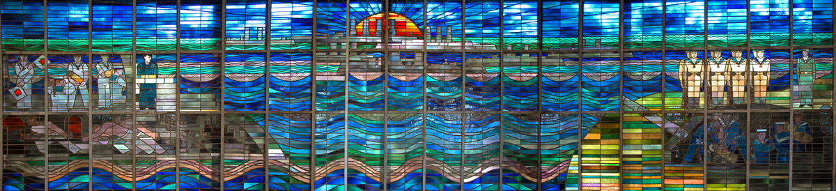 Fenster (von mir zusammengeschnitten) in der historischen Halle des Marine-Ehrenmals von Laboe. - 20.06.2014