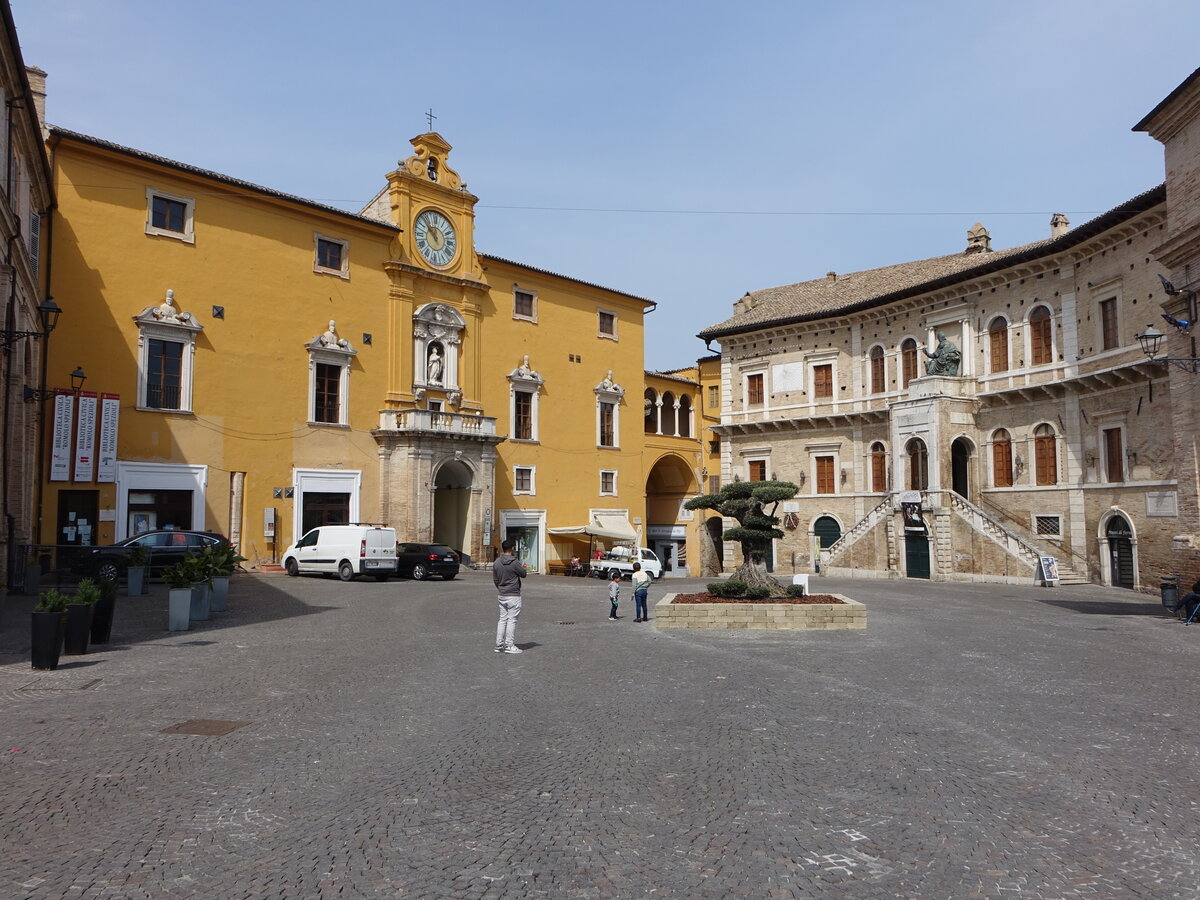 Fermo, Biblioteca Civica Romolo Spezioli und Palazzo dei Priori (29.03.2022)