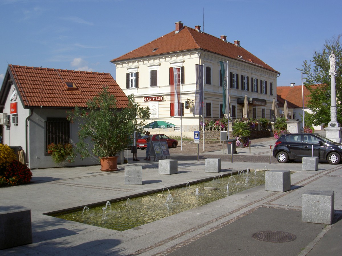 Fernitz, Kirchplatz mit Gasthof (18.08.2013)