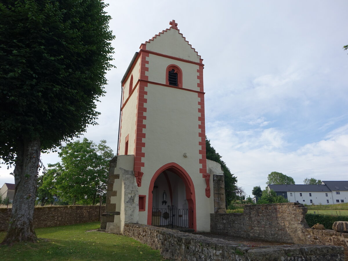 Ferschweiler, Luzienturm der alten Pfarrkirche, erbaut im 15. Jahrhundert (22.06.2022)