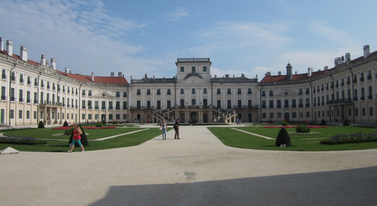 Fertd, Schloss Esterhazy, erbaut ab 1746 durch Frst Nikolaus I. (27.07.2014)
