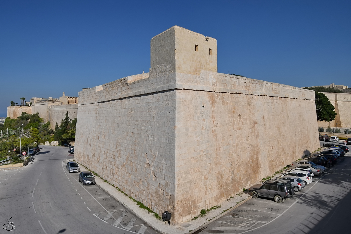 Feste Mauern umgeben die ehemalige Hauptstadt Malta´s. (Mdina, Oktober 2017)