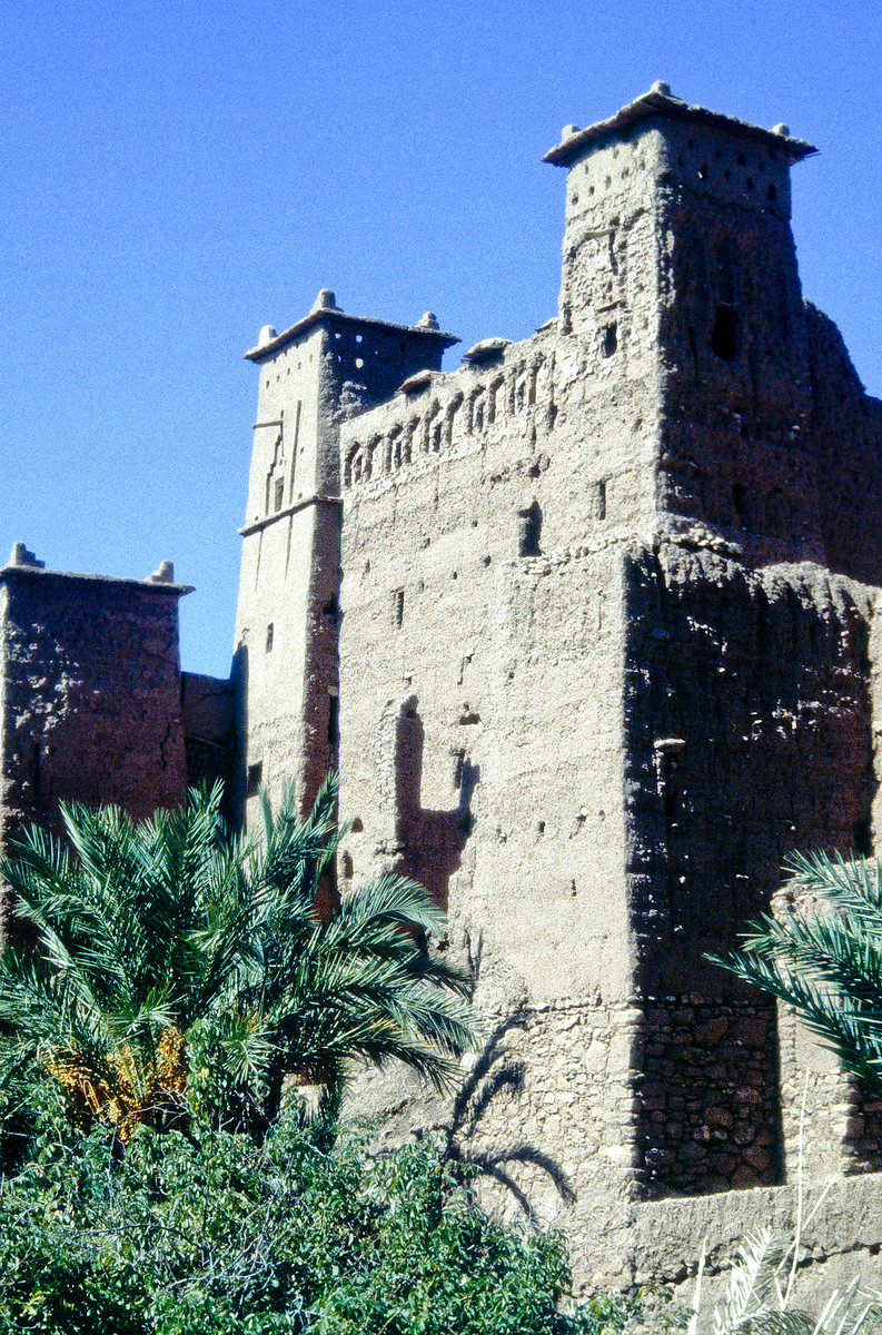 Festung in At-Ben-Haddou am Fue des Hohen Atlas im Sdosten Marokkos. Der komplette alte Ortskern ist seit dem Jahr 1987 von der UNESCO als Weltkulturerbe anerkannt. Bild vom Dia. Aufnahme: November 1996.