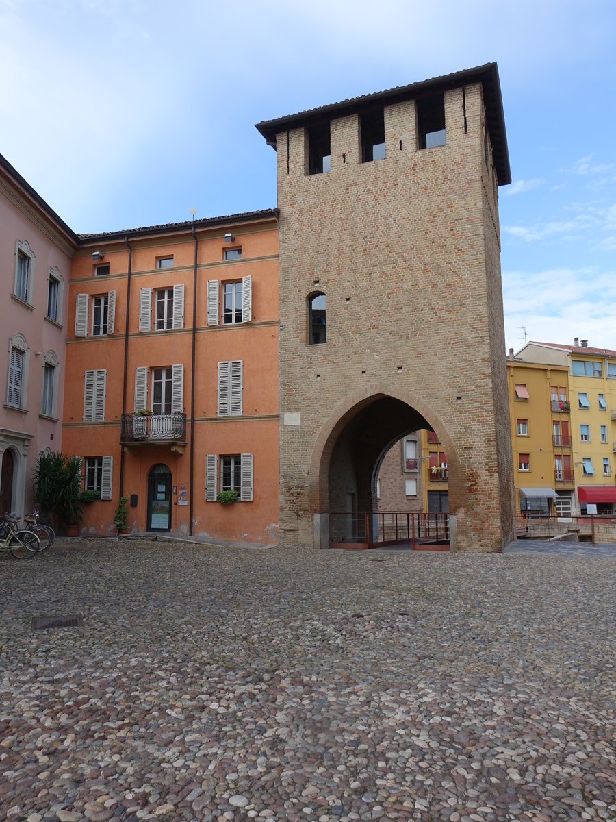 Fidenza, Stadttor in der Via Cittadella (10.10.2016)