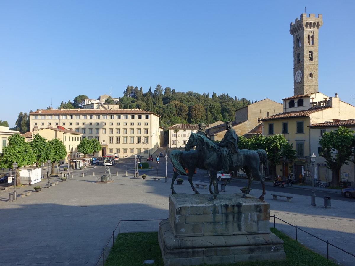 Fiesole, Piazza Mino da Fiesole mit Dom St. Romolo (17.06.2019)