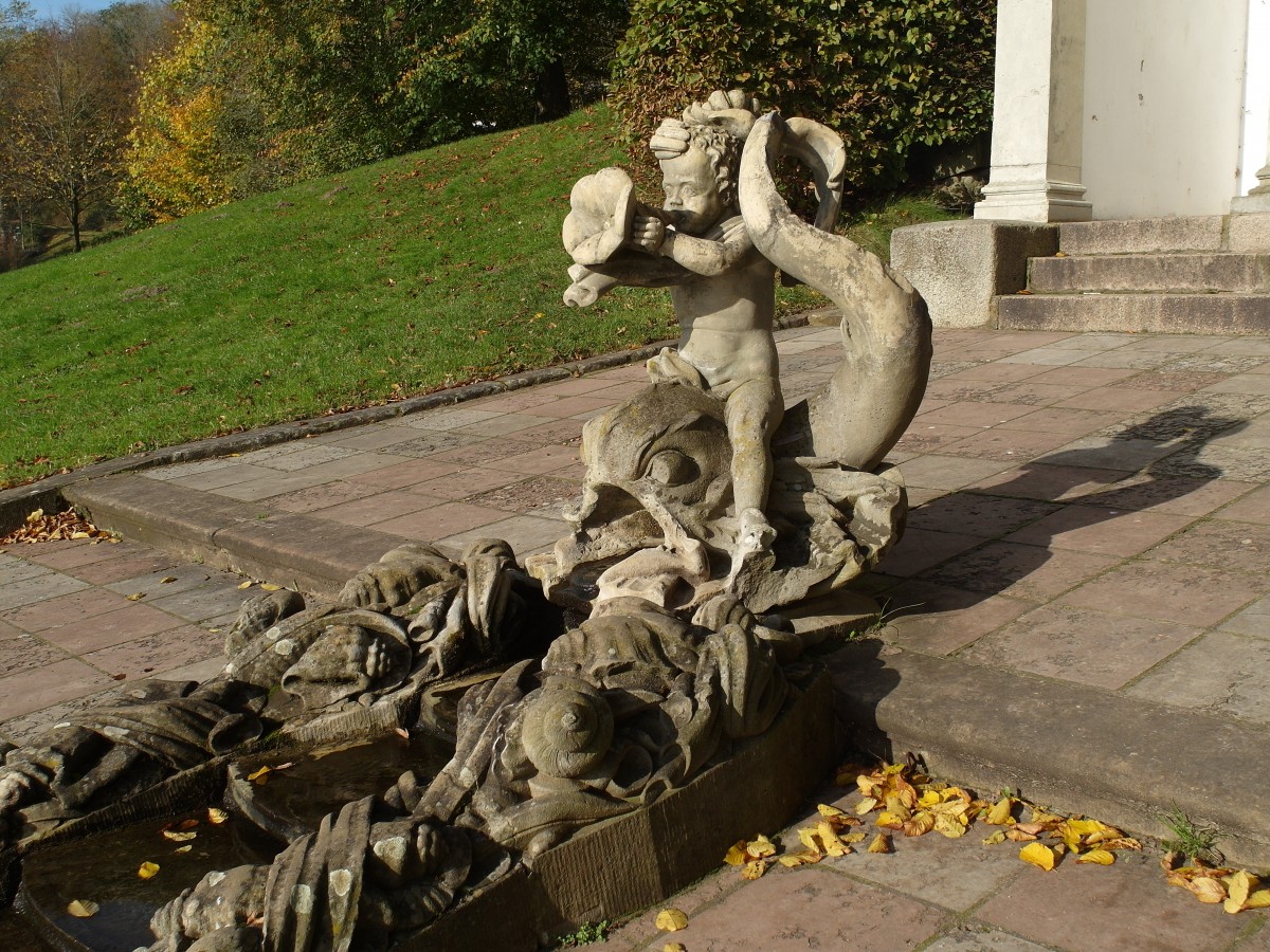 Figurengruppe im Neuwerk-Garten am oberen Ende der Kleinen Kaskade vor dem Tempel; 01.11.2014
